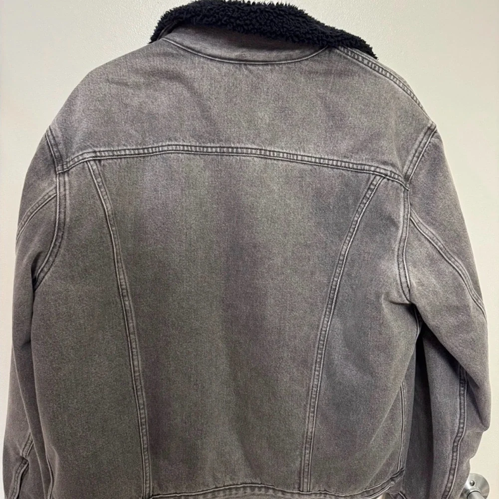Levi's Sherpa Lined Denim Jacket - Picture 2 of 3